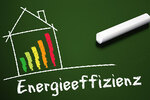 Tafel mit Energieeffizienzklassen (Foto: m.schuckart - Fotolia)